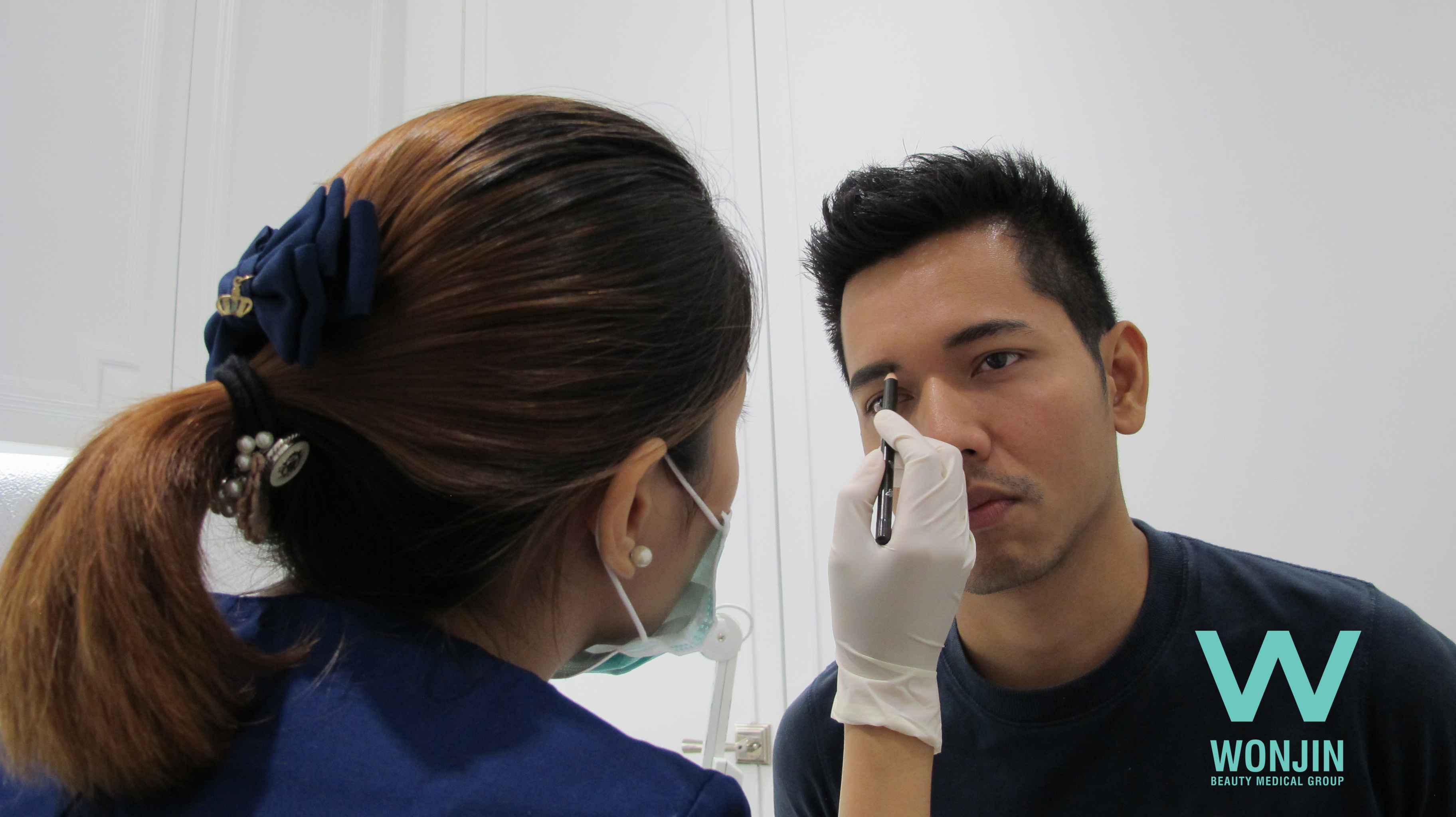 สักคิ้วผู้ชาย